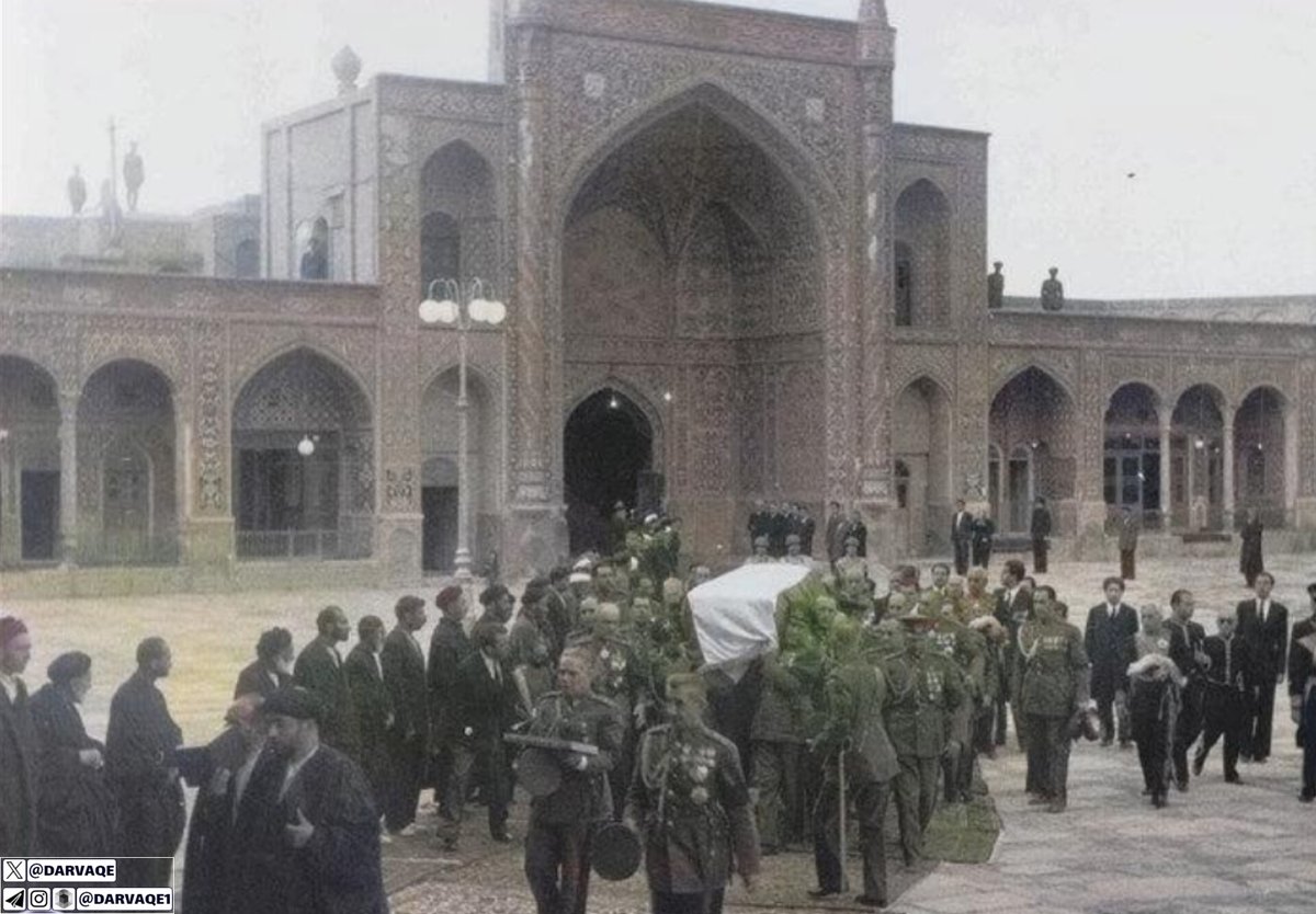 darvaqe_ir's tweet image. تشییع جنازه رضا شاه کبیر
سال ۱۳۲۹