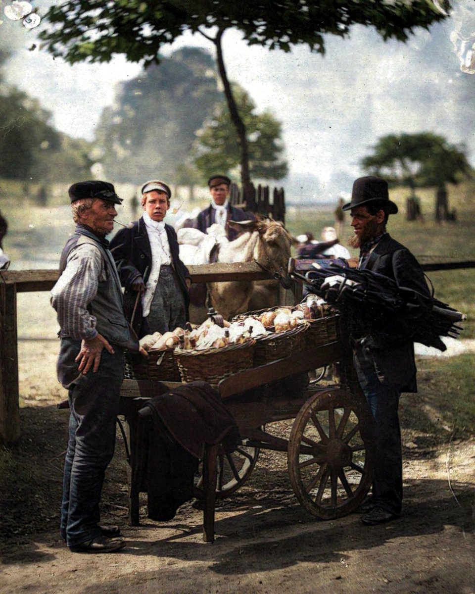 Mush-Fakers and ginger beer makers with their cart in 1877. #victorianperiod #gingerbeer #mushfakers #colourised