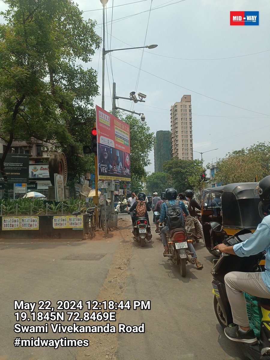 mid_waytimes's tweet photo. We urge the authorities, including the @CPMumbaiPolice and @mybmc, to take swift action under the MMC Act and relevant IPC sections against those responsible for this inappropriate placement.
#MaladWest #TrafficAlert #BMC #MumbaiTraffic #SafetyFirst #midwaytimes
@Sahanasatianaat https://t.co/ZBM0l3MEoO