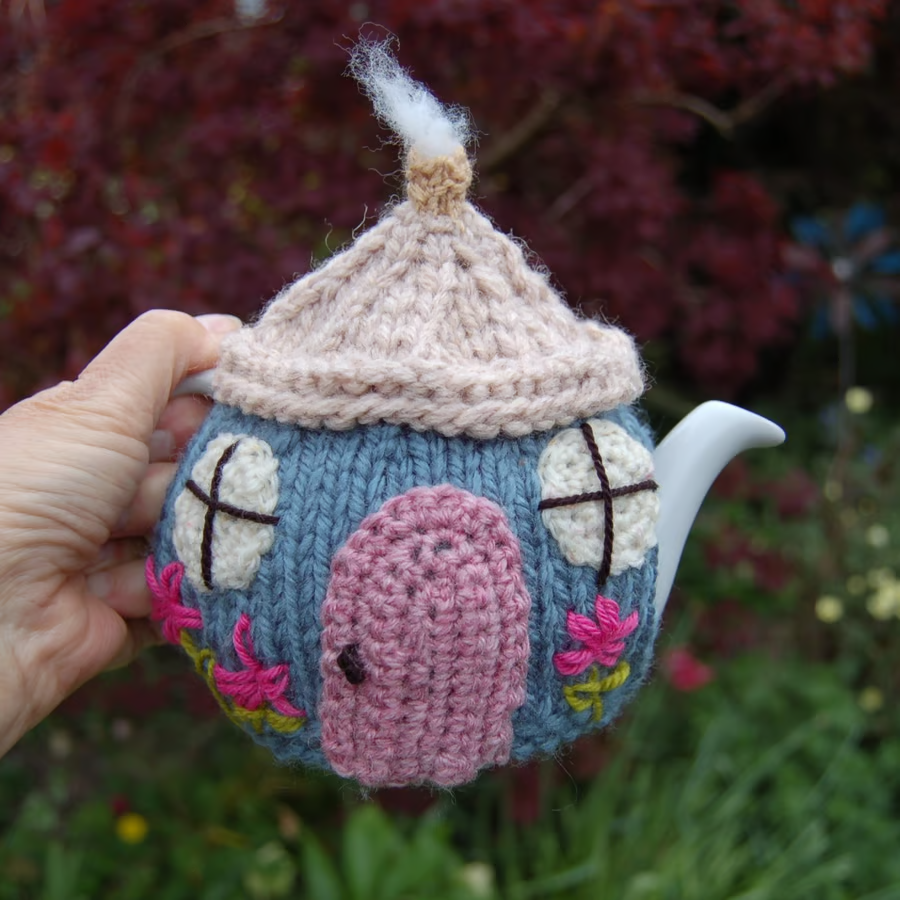 Knitted tea cosy - Country cottage design to f... - Folksy folksy.com/items/8016789-… #newonfolksy