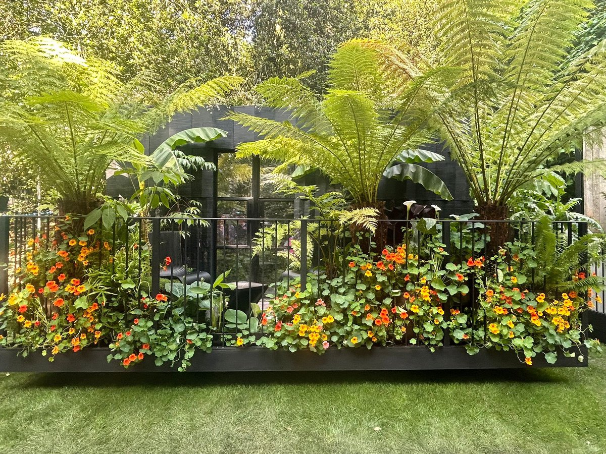 A spectacular showcase of the best in horticulture at @The_RHS Chelsea FlowerShow. The wellbeing impacts gardening & nature brings is clear; thx for an inspirational visit #RHSChelseaFlowerShow