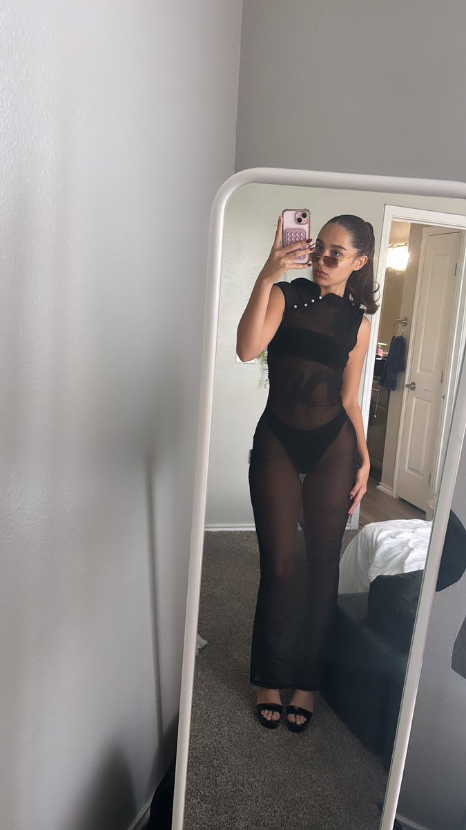 persianqueen124's tweet photo. Rate the fit 1-10 https://t.co/DGi4pQW0zq