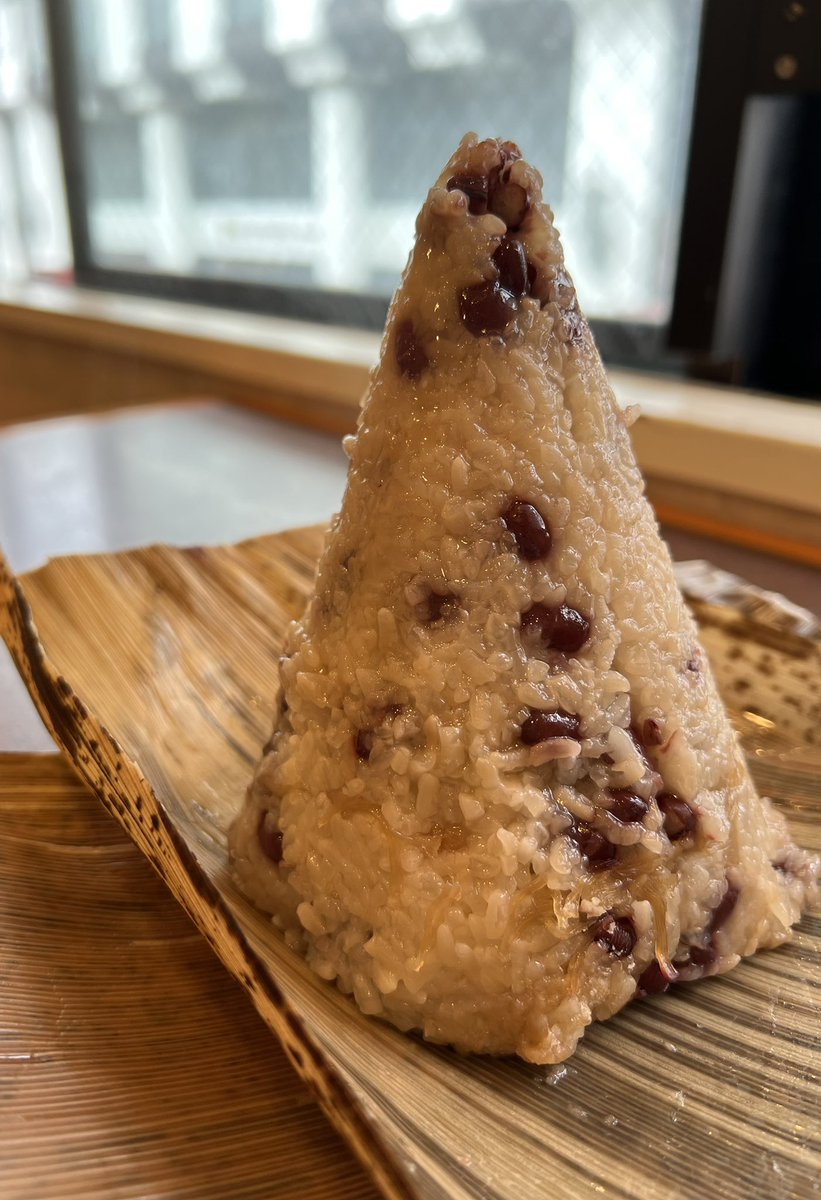 nanyuemeishi627's tweet photo. 【新作「牛バラ肉ちまき」発表記念！】
6月10日は端午節。
中国では、ちまきを食べる習慣があります。 新作発表記念として3名様にプレゼント！
こちらのツイートをいいね&amp;リポストお願いします！
期限:5/25(土)20時当選者の方へはDM致します。
※店頭販売は5/23。通販は5/25。 https://t.co/ud5eA2CIBE