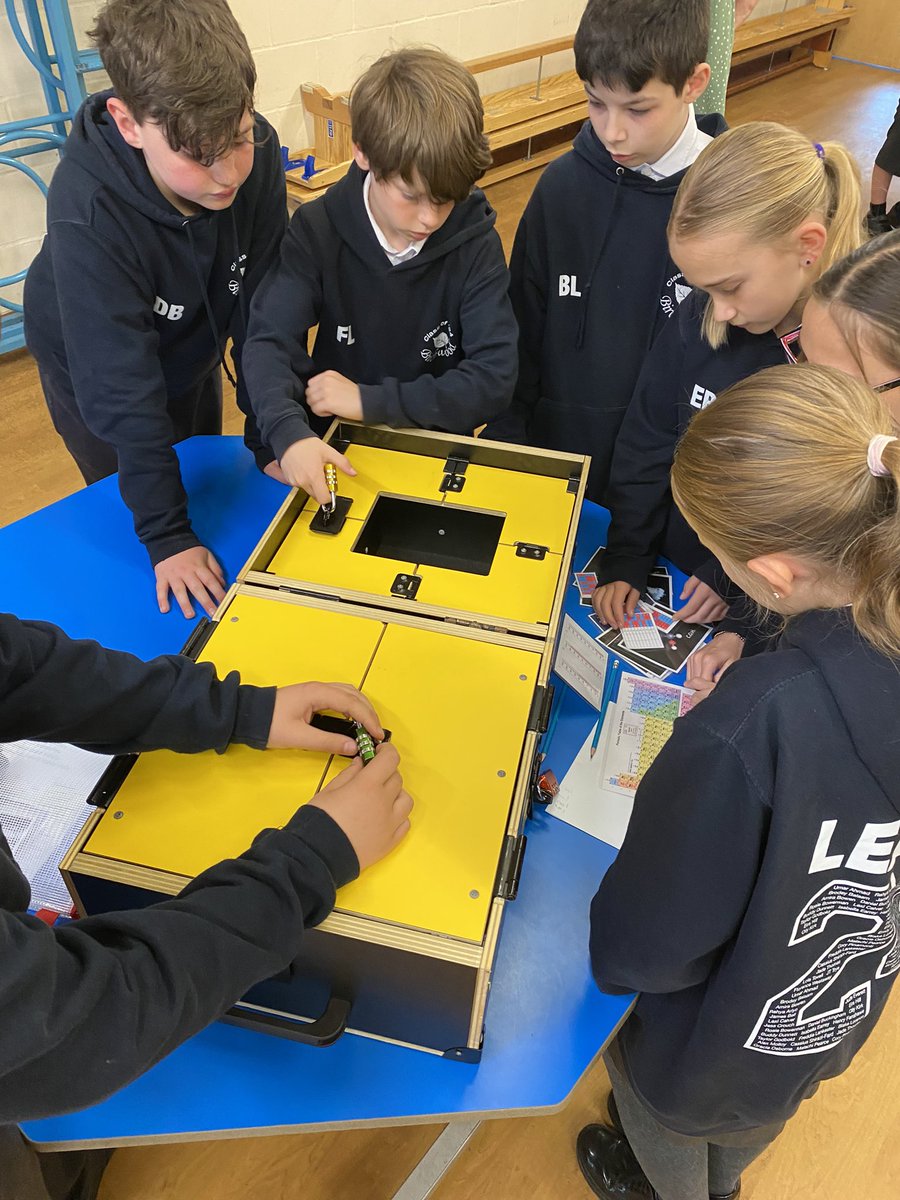 BirchwoodP's tweet image. Y6 Escape Room fun this morning! 🧠💭🧐 @problemsolveit