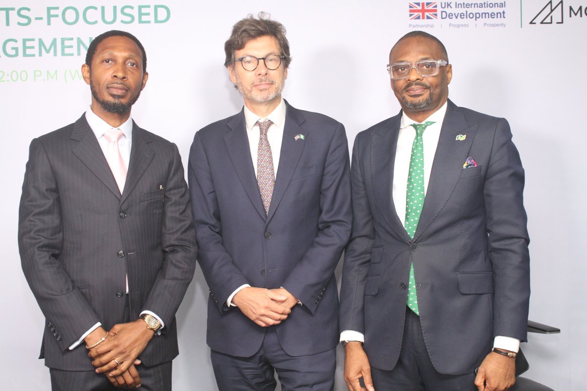 UKinNigeria's tweet photo. DHC @JonnyBaxterFCDO, @MOBILIST_Global &amp; @ngxgrp during the Public Markets -Focused Finance Engagement to discuss opportunities to solve barriers to increasing investment in the #SDGs via public markets and help deliver economic growth, development, and more jobs.

#BetaTradeUKNG https://t.co/Ua2xKmypLZ