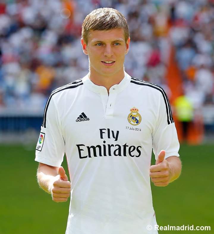 AliAlshafaee's tweet photo. @ToniKroos مهندس خط الوسط 🤍💔 https://t.co/qT26oqkEvf