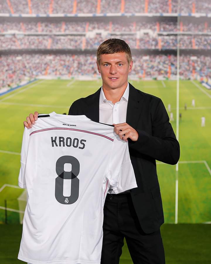 AliAlshafaee's tweet photo. @ToniKroos مهندس خط الوسط 🤍💔 https://t.co/qT26oqkEvf