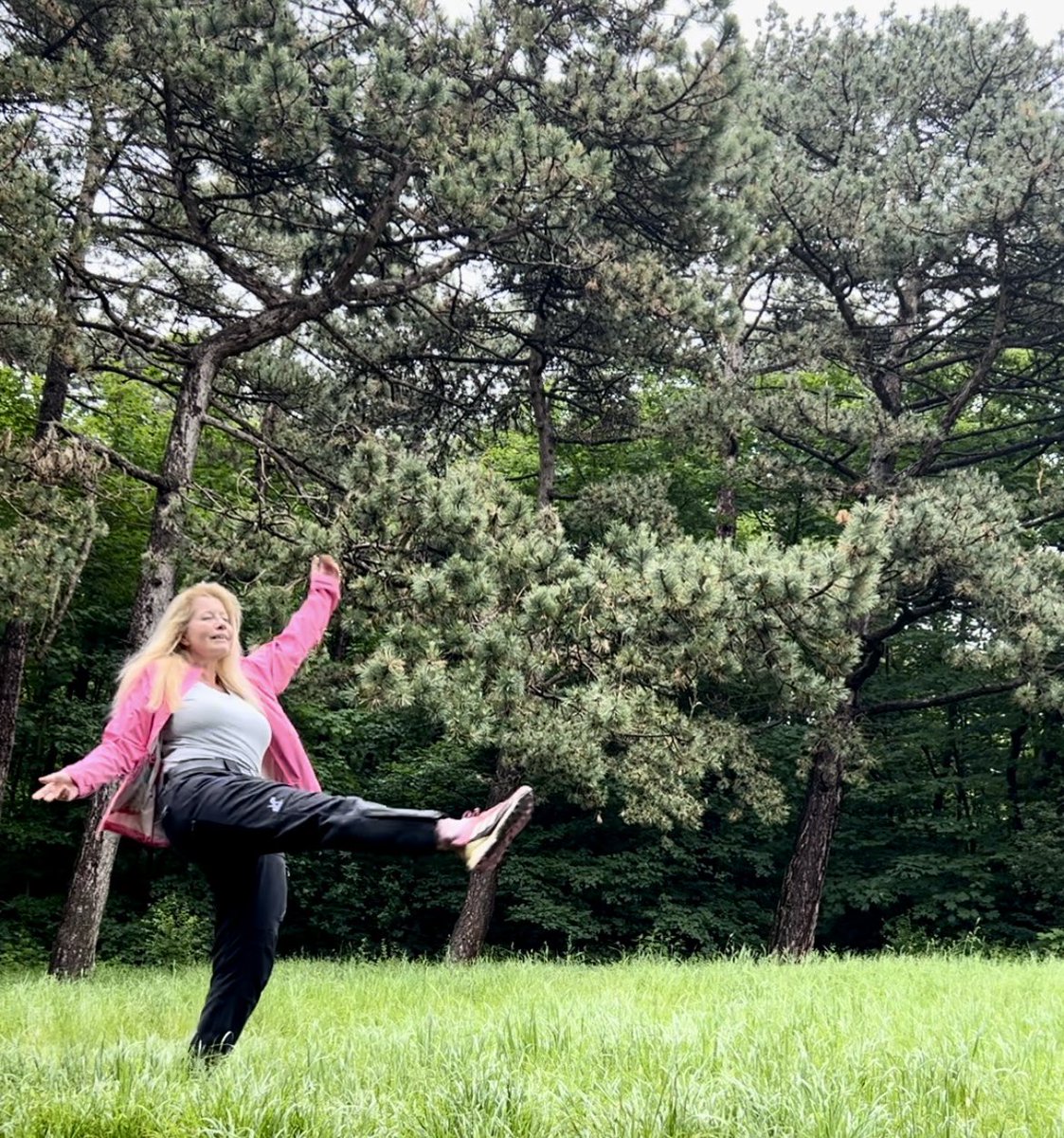 mariannezw's tweet image. Maar het is wel mijn zómerregenjas #kletsdroog #progressie