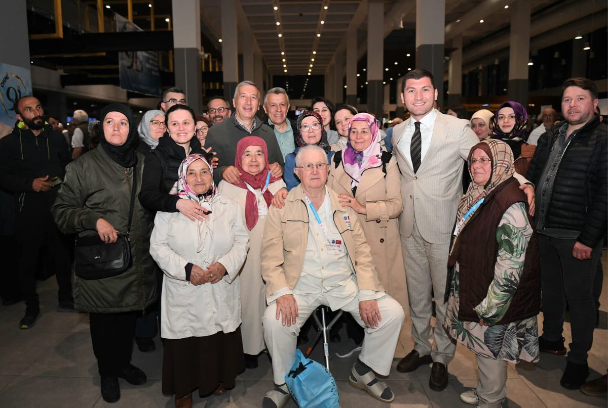 İl Müftülüğümüzün dün gece düzenlemiş olduğu hacı uğurlama programına Valimiz Sn. Muammer Erol ve hacı adaylarımızın aileleriyle birlikte katıldık. Bütün hacı adaylarımızın sağlık ve afiyet içerisinde ibadetlerini tamamlayarak dönmelerini diliyorum. Allah kabul etsin.🤲