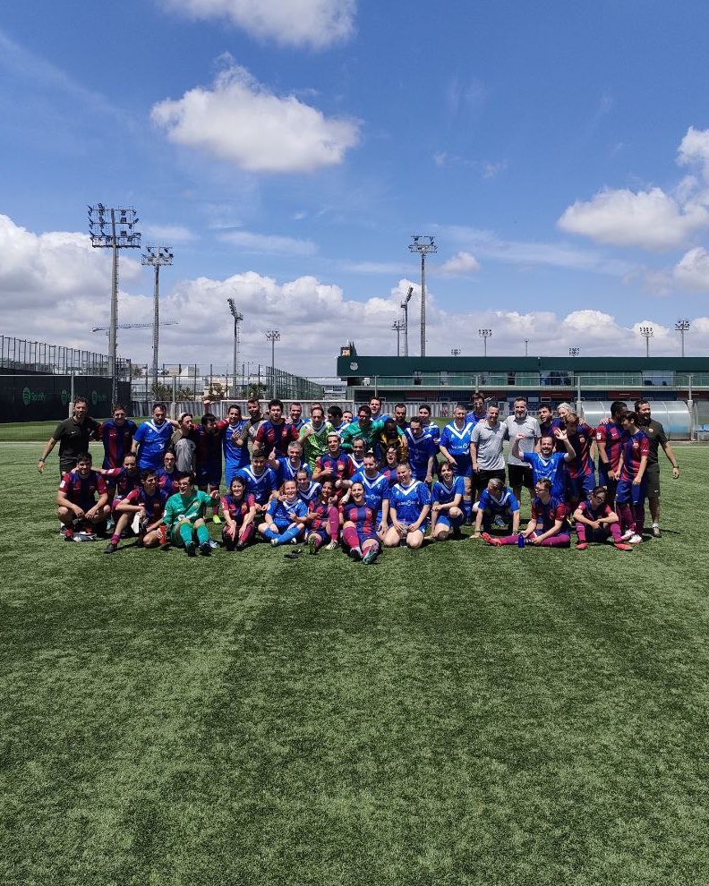 Quin partidàs vam viure el cap de setmana contra el Badalona 💥💥💥 Sempre és una bona excusa per jugar amb els nostres veïns, sobretot durant el mes de la diversitat⚽️