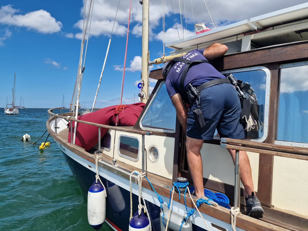 Elementos do Comando-local da #PolíciaMarítima de Olhão realizaram ontem uma ação conjunta com a @AsaeGov, na Ria Formosa, dirigida às embarcações que exercem a atividade marítimo-turística.

📰 amn.pt/Media/Paginas/…