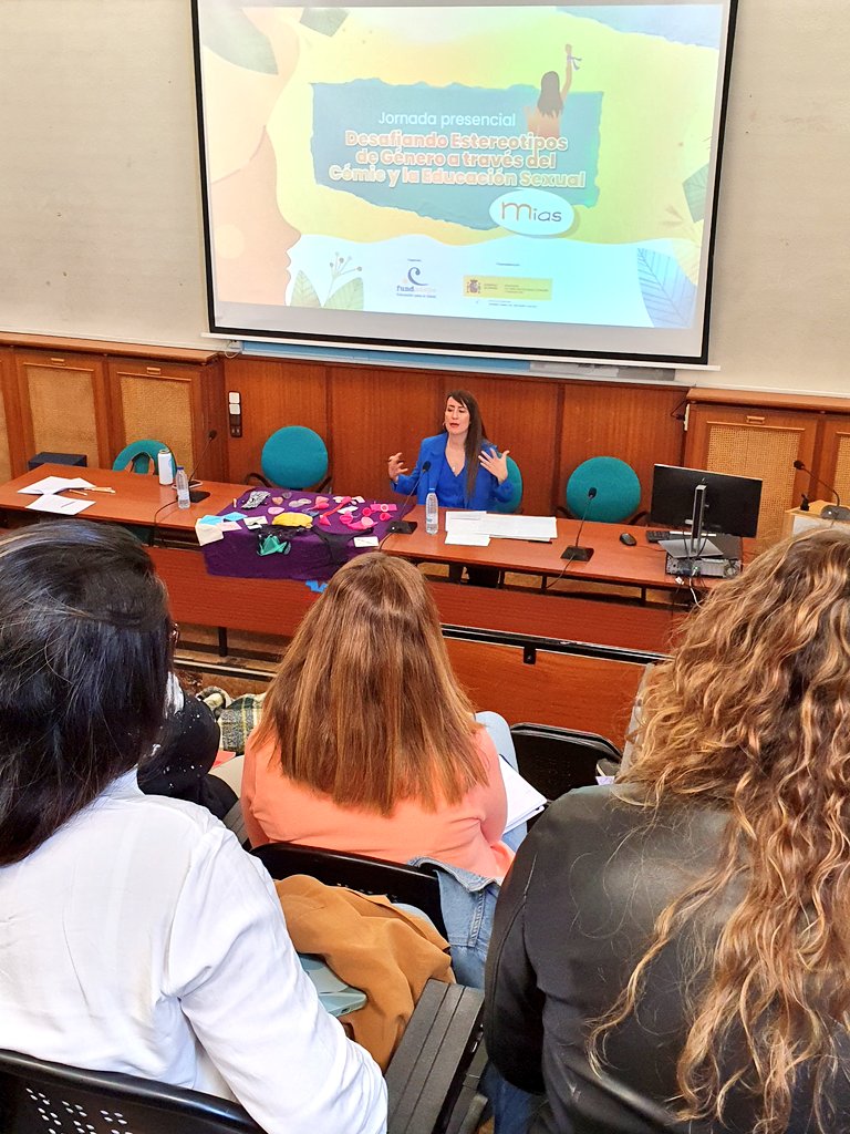 FUNDADEPS's tweet photo. ¿En qué hubiera cambiado tu vida si hubieras recibido #EducaciónSexual?

Con esta sugerente pregunta, @pituaparicio comienza su intervención en formato taller, intercambiando ideas sobre deseo y placer. https://t.co/jLLPD3VYeT