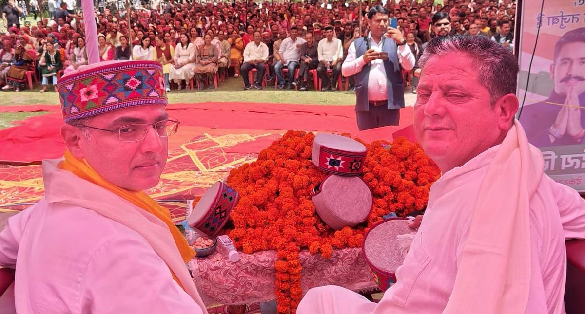 SachinPilot's tweet photo. आज “देव भूमि” हिमाचल प्रदेश की मंडी लोकसभा क्षेत्र से कांग्रेस प्रत्याशी @VikramadityaINC जी के समर्थन में जनसभा को संबोधित कर मतदाताओं से उन्हें भारी मतों से विजयी बनाने की अपील की।

हाथ बदलेगा हालात✋

📍बियासर, कुल्लू

@ShuklaRajiv @SanjaySDutt 
@INCIndia @INCHimachal https://t.co/s29DaFDRO4