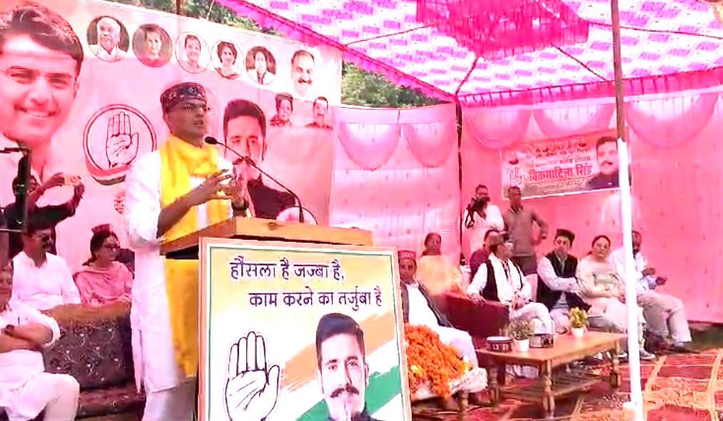 SachinPilot's tweet photo. आज “देव भूमि” हिमाचल प्रदेश की मंडी लोकसभा क्षेत्र से कांग्रेस प्रत्याशी @VikramadityaINC जी के समर्थन में जनसभा को संबोधित कर मतदाताओं से उन्हें भारी मतों से विजयी बनाने की अपील की।

हाथ बदलेगा हालात✋

📍बियासर, कुल्लू

@ShuklaRajiv @SanjaySDutt 
@INCIndia @INCHimachal https://t.co/s29DaFDRO4