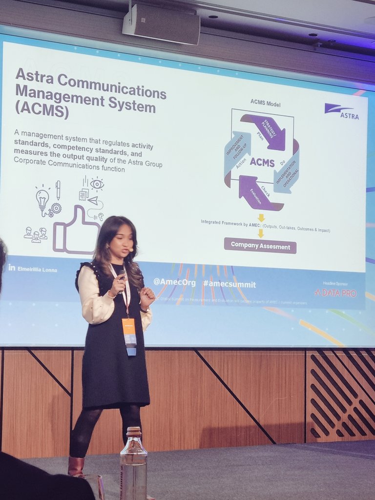 Jenny_Sanchis's tweet photo. Excellent case study by Elmeirillia Lonna, head of comms at Astra Group in Indonesia. #PRmeasurement shouldn't be limited to outputs and media relations metrics. Best-in-class measurement involves outcomes and uses learnings for planning purposes 
#AmecSummit https://t.co/BiQVKK0YpQ