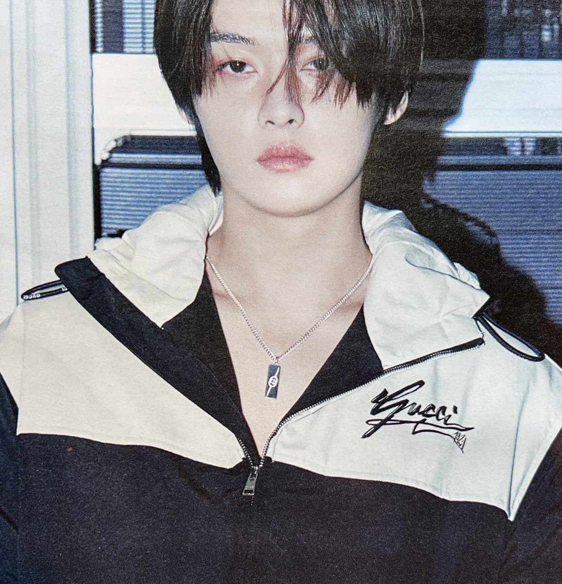 userlinoring's tweet photo. THE COLLARBONES. THE NECKLACE. HIS FACE CARD. https://t.co/k8jfJGo1Ly