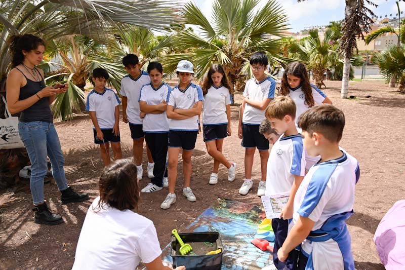 🦋🌿🌍En #Miniferias24 también celebramos el 𝐃í𝐚 𝐝𝐞 𝐥𝐚 𝐁𝐢𝐨𝐝𝐢𝐯𝐞𝐫𝐬𝐢𝐝𝐚𝐝, con actividades sobre la importancia de la conservación de especies y ecosistemas, y su potencial en campos como la alimentación o la energía☀️
Más 📸 en la web ⤵️
cienciacanaria.es/miniferias2024/