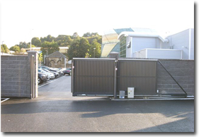 Looking to control the flow of traffic into your car park and increase the security of your premises? Talk to us about our traffic barriers and gate systems today. amberdoors.co.uk/traffic-barrie… 
#security #access #trafficbarriers #gatesystems #propertyprotection #securitydoors