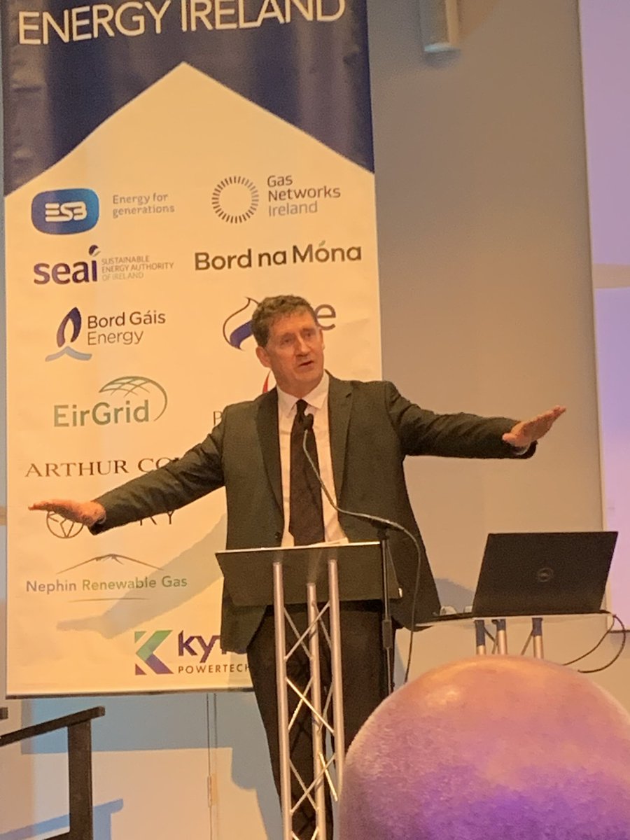 Minister @EamonRyan announces new small scale renewable energy scheme @energyireland conference. This will provide a feed in tariff scheme for solar energy projects up to 6MW in size.