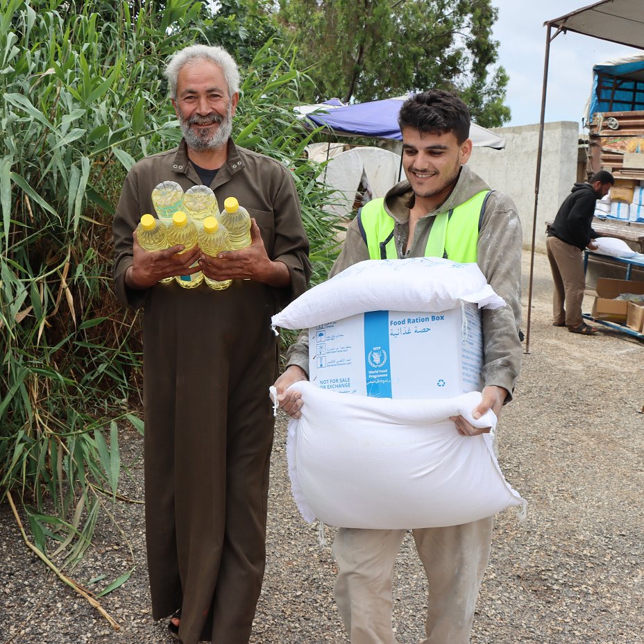 Following months of disruptions due to funding shortfalls. @WFP is providing food assistance to displaced families that struggling to get food on the table in northwest #Syria. Urgent support is needed to keep this lifeline