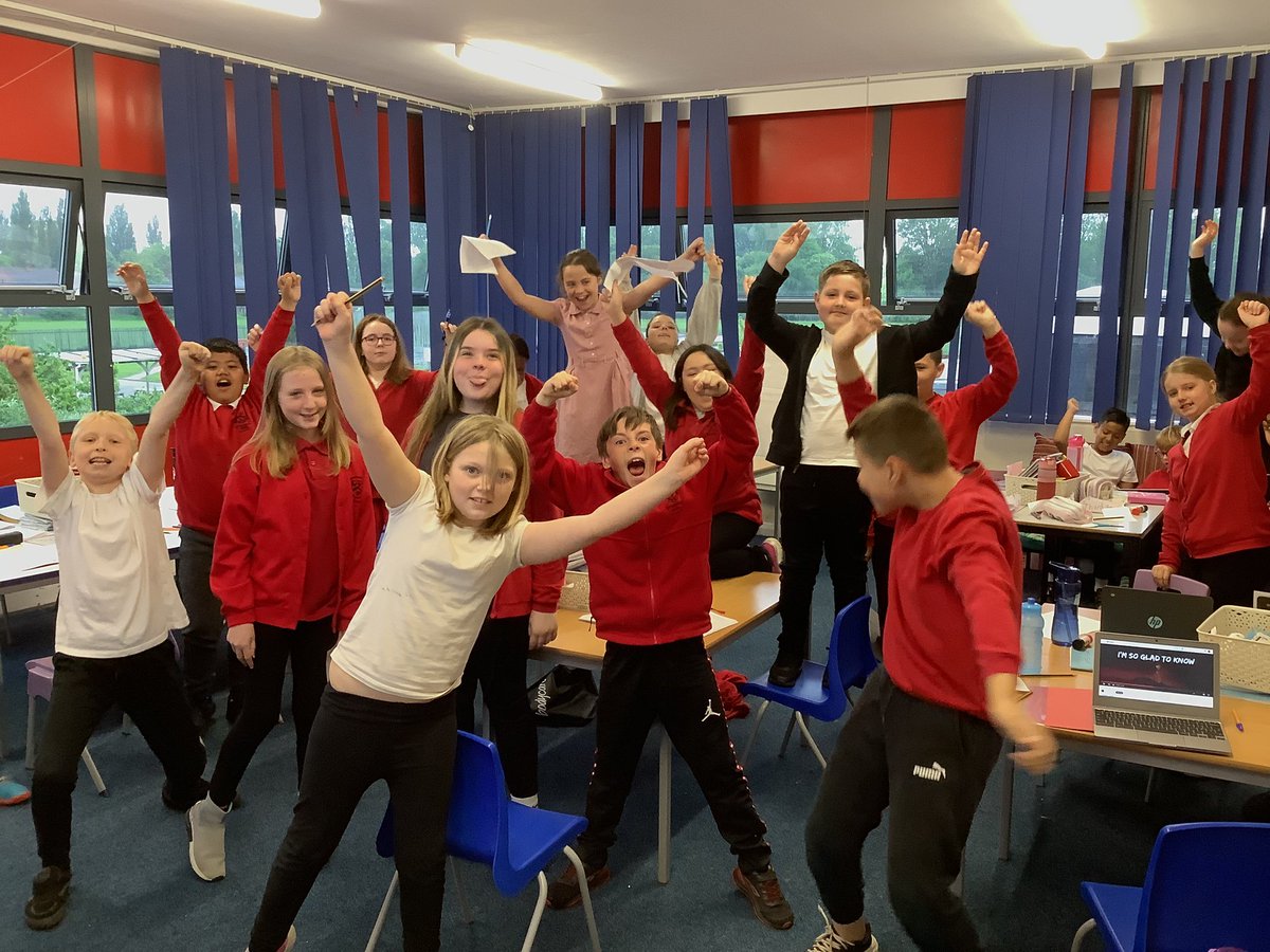 Year5STM1's tweet photo. Super proud of our wonderful Y5s - some amazing feedback from a cover teacher yesterday! Some free time as a reward - well done Y5 for showing the STM way🌟 https://t.co/7RdQXk6NDZ