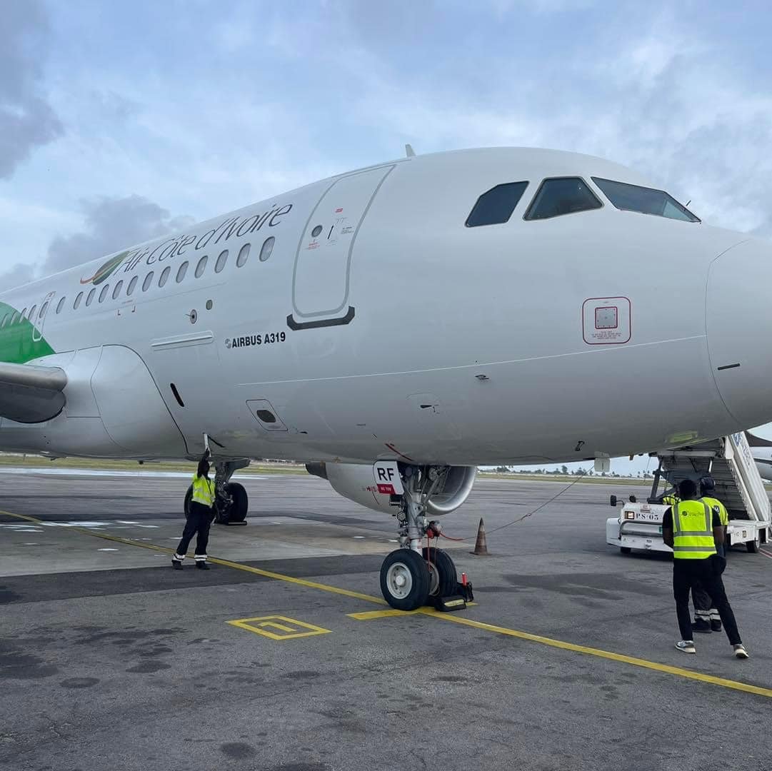 ✈️🇨🇮 Aujourd'hui, Air Côte d'Ivoire a accueilli un nouvel Airbus A319 ! L'avion a atterri à 17h40 GMT sur le tarmac de l'aéroport Félix Houphouët-Boigny à Abidjan. 🚀 

Merci ADO 😍

#AirCôteDIvoire #Aviation #Abidjan #civ225 #gouvci