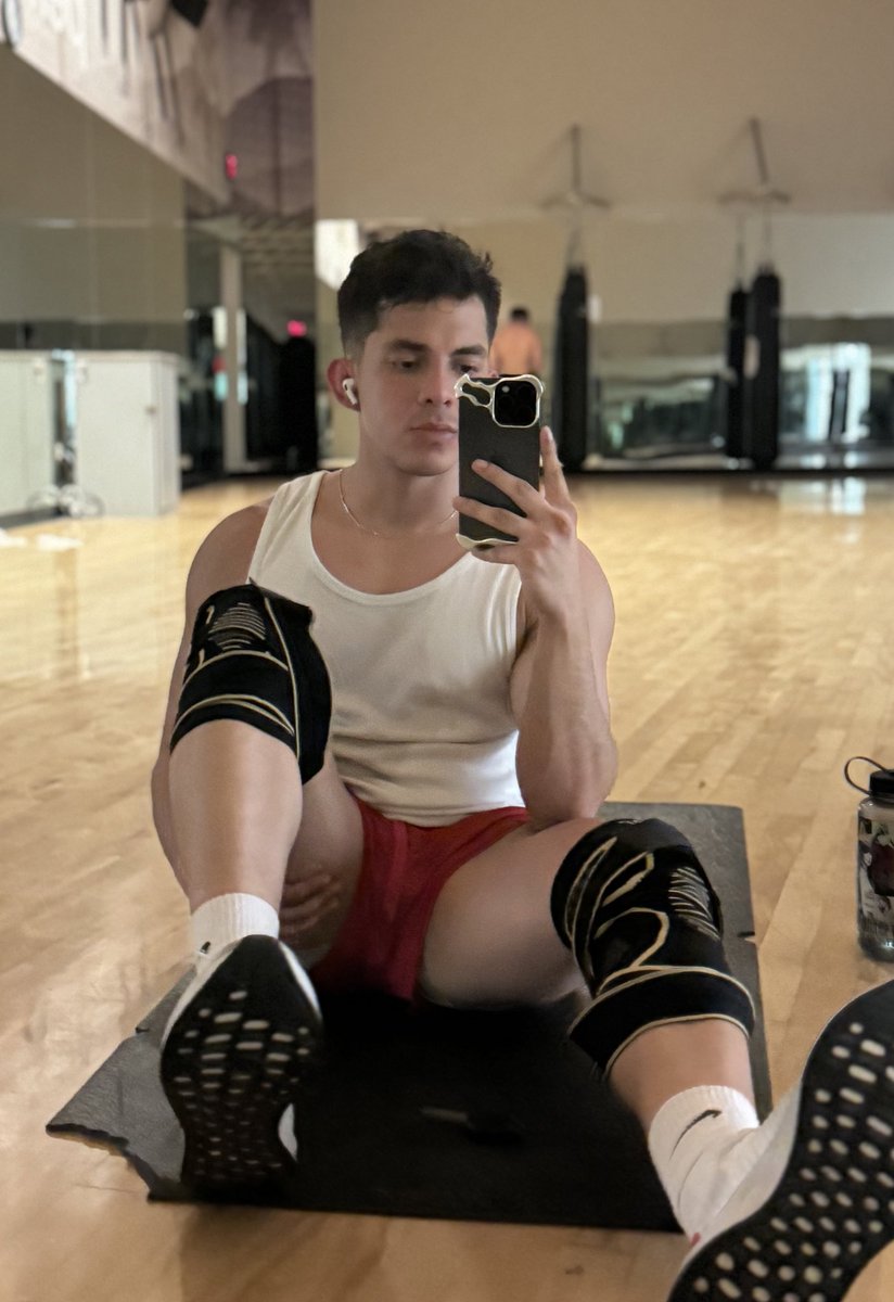 justcorsoo's tweet photo. just a leg day https://t.co/uW5ratWaYN