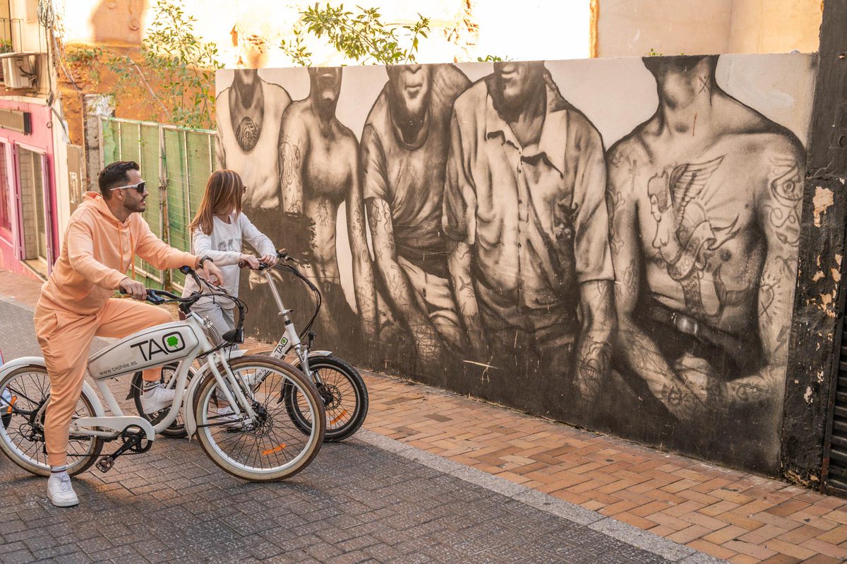 📍✨ ¡Descubre la Ruta de Ciclismo Cultural en Benidorm! 🚴‍♂️🎨 Un recorrido único que te lleva a través de impresionantes grafitis y murales, combinando arte urbano con la belleza natural de la ciudad. 🌆🌿 Explora más rutas emocionantes y para todos los niveles en nuestro