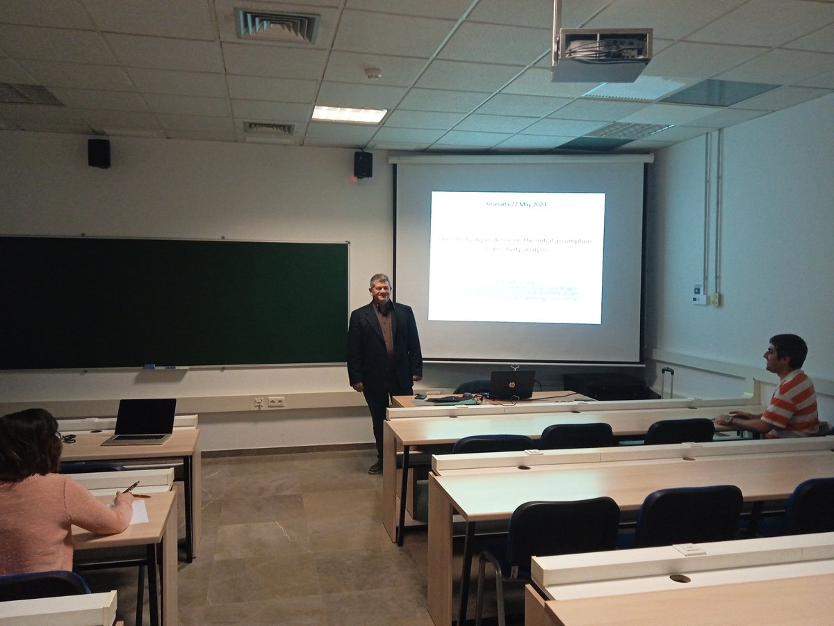 BUILDCHAIN_HE's tweet image. It was a pleasure to have our project Coordinator Prof Croce in Granada, teaching about reliability and structures. A great opportunity also to discuss about project progress and to socialise  #digitalbuildinglogbook #reliability #AI