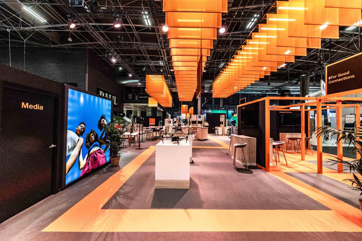 caroguillaumin's tweet photo. Good morning #VivaTech ! Coup d’envoi pour cette 8ème édition du plus grand salon Européen de la tech, un moment fort pour notre Groupe qui a toujours placé l’innovation au 🧡 de sa mission. @HafidaGuenfoud @AurelieHam 
📍 Venez nous rencontrer sur notre stand G12 - G15 (H1) https://t.co/ARMJcwIbkI