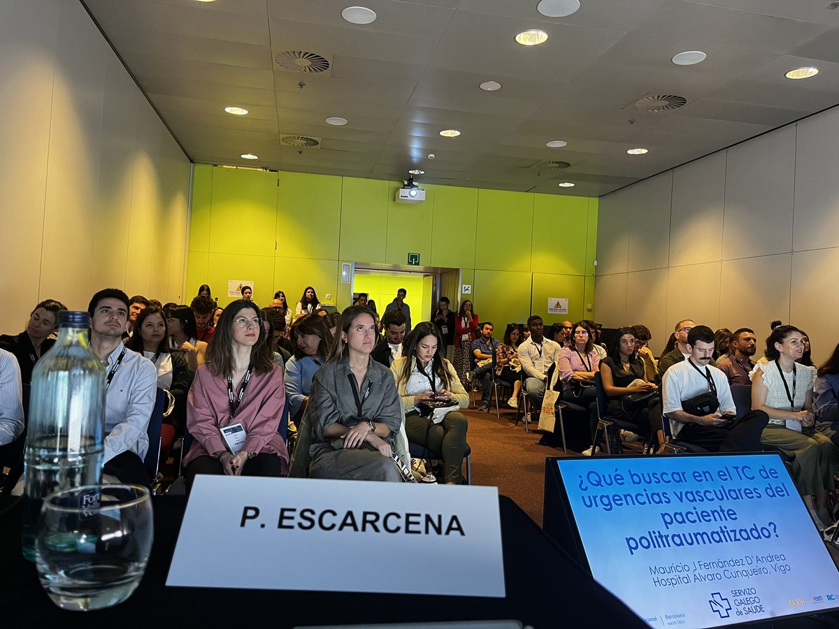 Paulaescarcena's tweet photo. Comienza la #SERAM24 y la sala de radiología vascular intervencionista está llena!!!! 
La RVI… MOLA! @SERVEISoc @SERVEI_ERF @SERAM_RX @residentesSERAM https://t.co/5Kc0D3JpPs