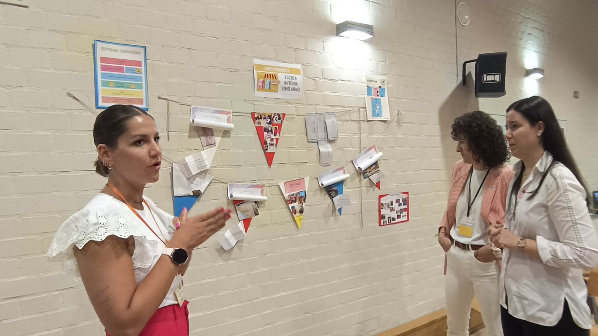 ATC81's tweet photo. Ahir vam gaudir de la cloenda de la formació GEP1  amb l'exposició dels treballs finals dels diferents centres implicats en aquesta edició. Volem agrair el seu esforç i dedicació tant als docents dels centres com als formadors @EsterGasset @RalRomeroAlons1 @sllengua  #GEP https://t.co/ZfbwwJw7we