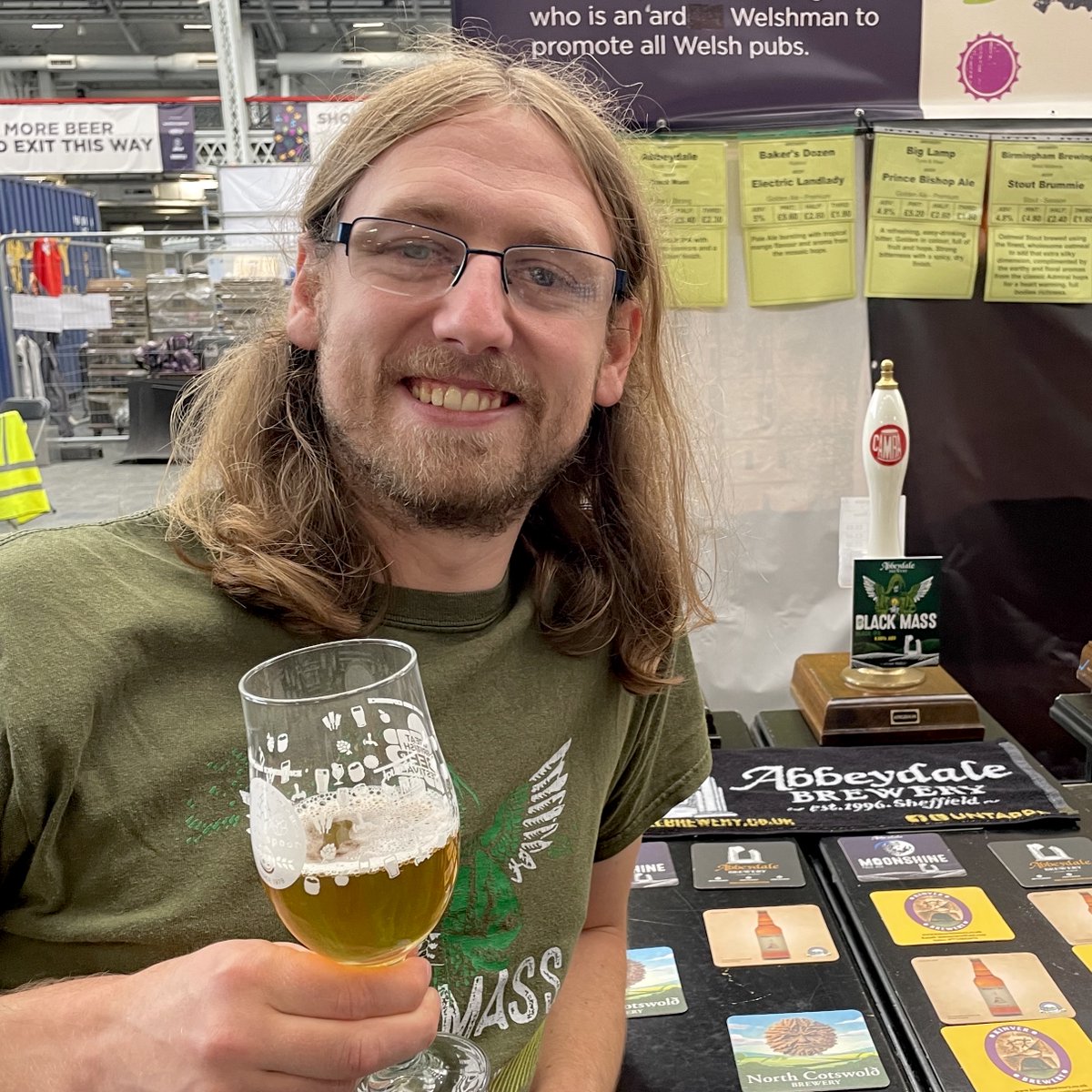 HAPPY BREWERY BIRTHDAY, ROBIN! Today marks a whole decade(!!) of our wonderful Export Manager being part of Team Abbeydale, and we're very lucky to have him. We've done a little interview to celebrate - give it a read here: abbeydalebrewery.co.uk/meet-the-team-… #TeamAbbeydale
