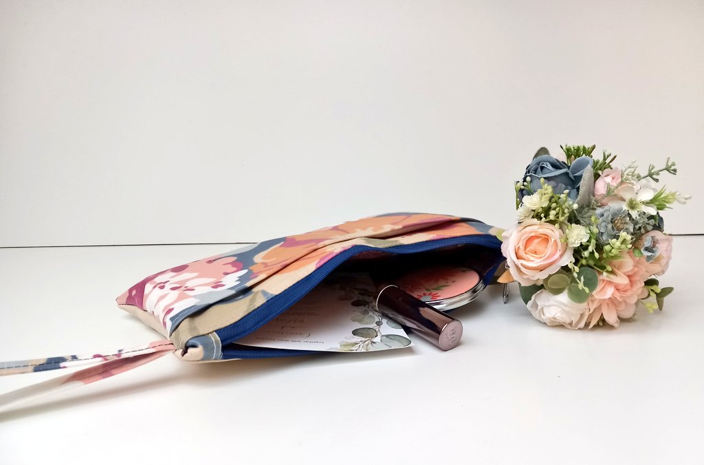 Morning #earlybiz thought I'd share a new bag I made 😀 This one I took with me to the wedding at the weekend and loved it 😍 #weddinginspiration #MHHSBD Cosimas.co.uk
