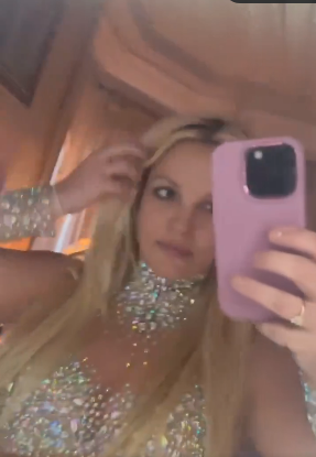 FighterBritney's tweet photo. FACE CARD 😭😭😭 https://t.co/H7EieBTVmj