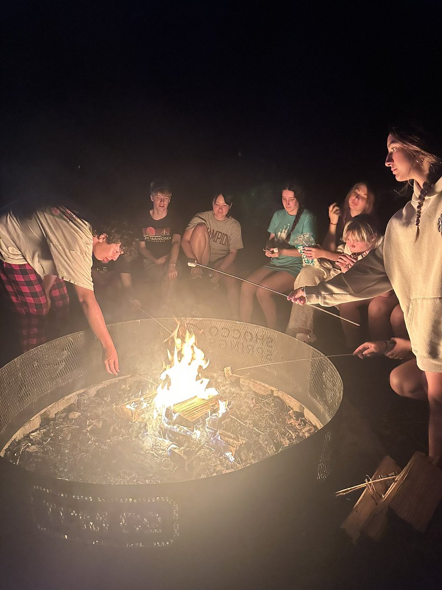 Lyndontrip's tweet photo. It was a beautiful night hanging around the campfire, roasting marshmallows, with the moon in the distance.#Lyndononthemove https://t.co/306v5Vv2Pl