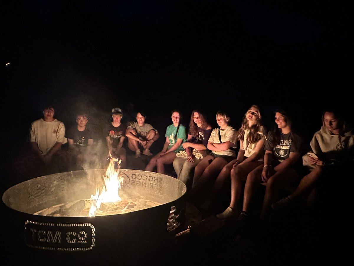 Lyndontrip's tweet photo. It was a beautiful night hanging around the campfire, roasting marshmallows, with the moon in the distance.#Lyndononthemove https://t.co/306v5Vv2Pl