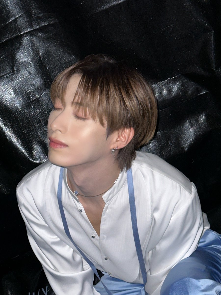 official_ONEUS's tweet photo. [#시온]
오늘 원어스 컴백한다 가보자 달님들!!🌏💜🌙 https://t.co/s5oDRdN9xy