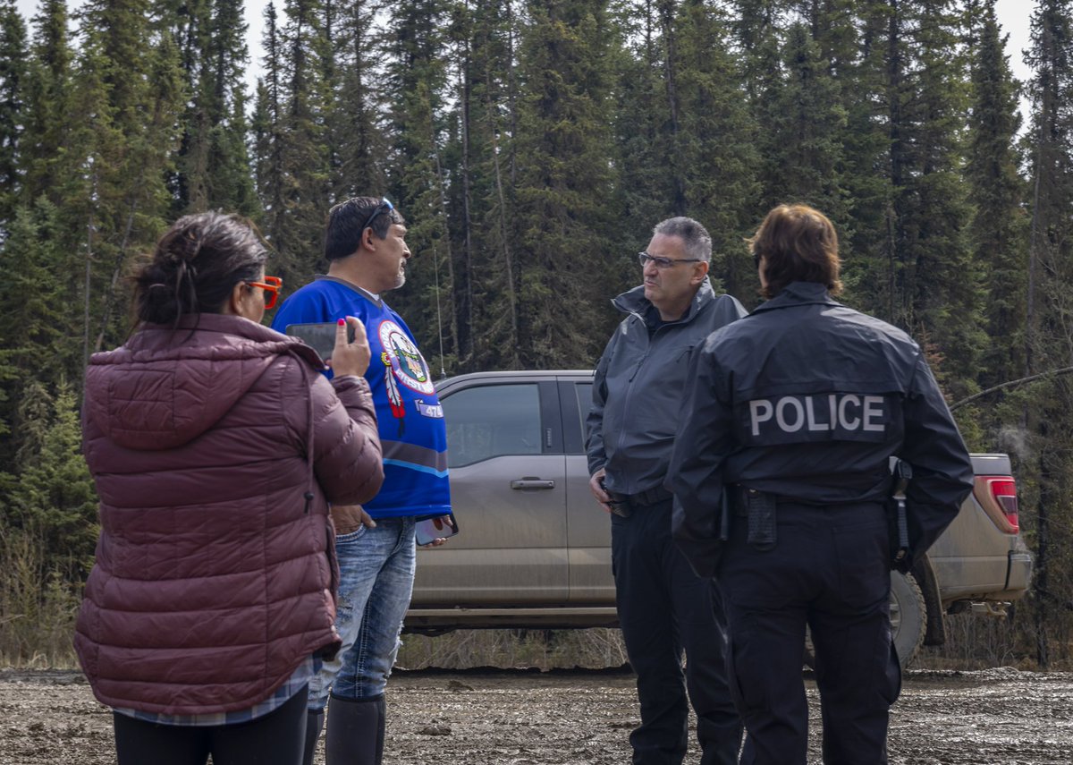 PLavoieImages's tweet photo. May 18/24 at Woodland Cree Camp on the Walrus Road. 
1. Chief/Council discussing strategies. 
2. Conversations Between RCMP K Division Liaison Team and WCFN 
3. RCMP Staging at the Harmon Valley AG Ground 
4. Ongoing Support from local industry https://t.co/DE5LXgAbXV