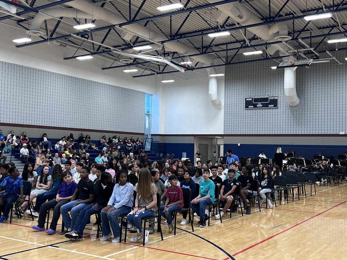 jaredpeters23's tweet image. Two awards ceremonies and a senior walk all before noon. 😴😅😴 It’s been a good day but at the end of the day, the day has to end! Good Night! ✌🏾 #MCMS