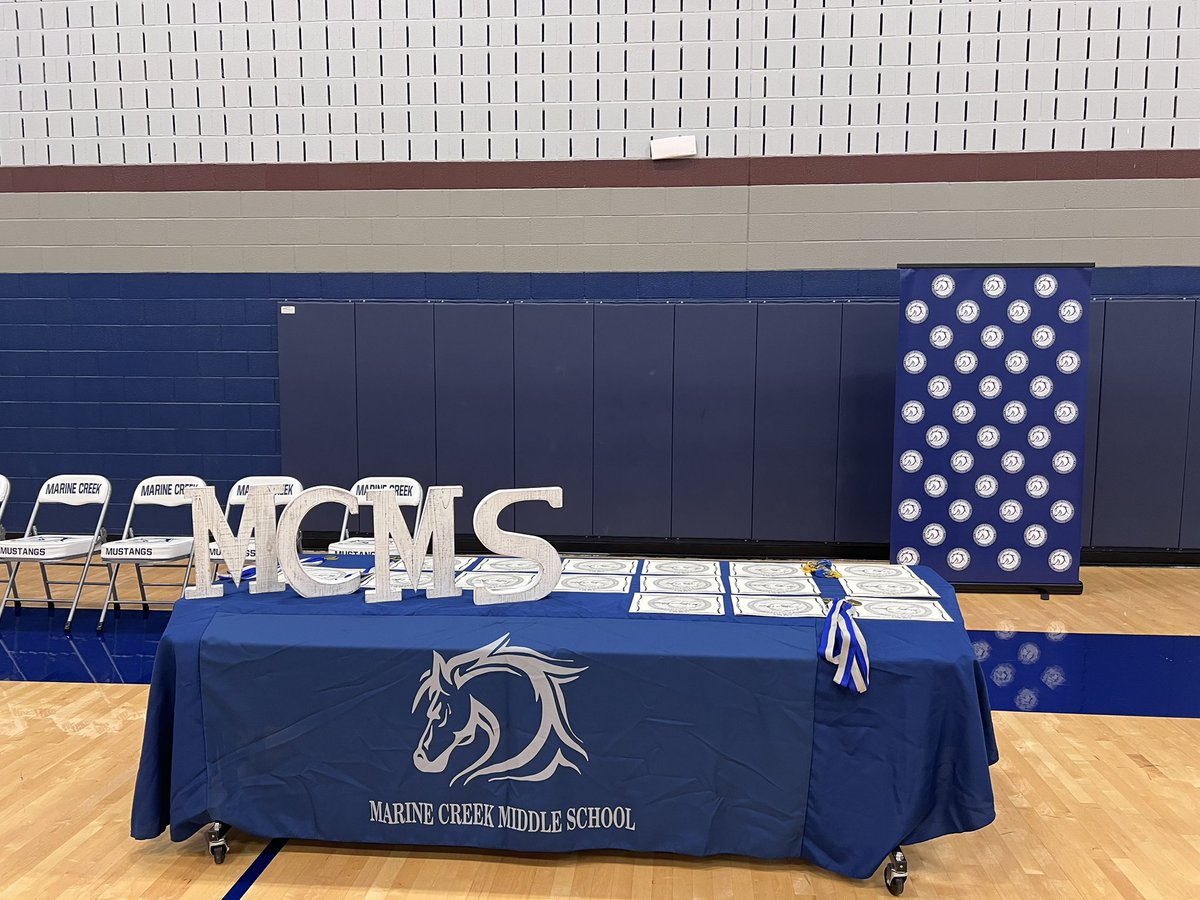 jaredpeters23's tweet image. Two awards ceremonies and a senior walk all before noon. 😴😅😴 It’s been a good day but at the end of the day, the day has to end! Good Night! ✌🏾 #MCMS