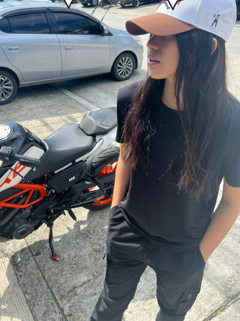 Ang pogandang sundo kwoh with her bigbike 😏😏