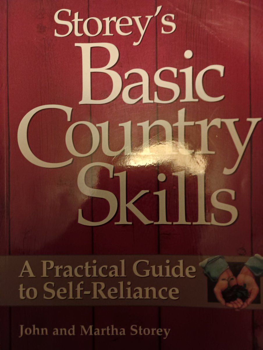 I didn't read any in the 'Country Skills' book tonight. I'm still on page 340 of 541. @capitolrecords @capitolmusic @umgnashville @umg