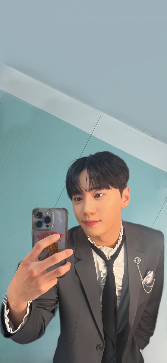ljy096's tweet photo. [Wallpaper📲]

2024.05.22 IG update
https://t.co/3bvh1ytf6g

🙂🤳

#LeeJunYoung
#イジュニョン
#อีจุนยอง #이준영
#李濬榮 #jflex 
#BLADEentertainment
#096Wallpaper https://t.co/vLwK3zrqwv