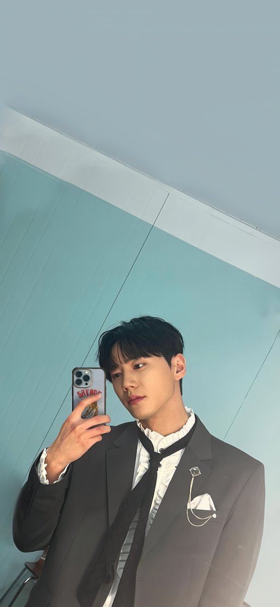 ljy096's tweet photo. [Wallpaper📲]

2024.05.22 IG update
https://t.co/3bvh1ytf6g

🙂🤳

#LeeJunYoung
#イジュニョン
#อีจุนยอง #이준영
#李濬榮 #jflex 
#BLADEentertainment
#096Wallpaper https://t.co/vLwK3zrqwv