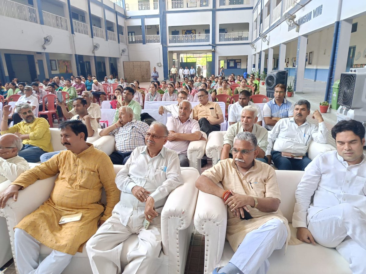 airnews_lucknow's tweet image. ▶️अमरोहा में पर्यावरण एवं जल संरक्षण पर हुआ संवाद।
▶️प्राकृतिक संपदा संरक्षण समिति व नारी एवं बाल उत्थान समिति ने किया आयोजन।
▶️वक्ताओं ने पौधारोपण पर दिया ज़ोर।
▶️बच्चों ने नुक्कड़ नाटक से पर्यावरण संरक्षण का दिया संदेश।
#UPNews
#natureprotection
#plantation
#Amroha
#AmrohaNews