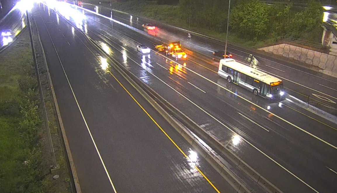 ⚠️ #BCHwy1 - An eastbound vehicle stall at the top of Johnson Hill has the HOV lane blocked. Crews are on scene. Pass with caution. #PortMannBridge #SurreyBC