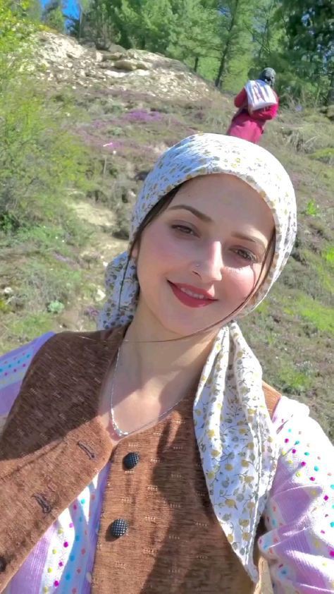 اگر میں کہوں کہ مجھ آپ سے کچھ
 ''''''''مشورہ چاہیے ''''''''''' 
۔۔۔۔۔۔تو آپ کیا مشورہ دو گے۔۔۔۔۔۔۔