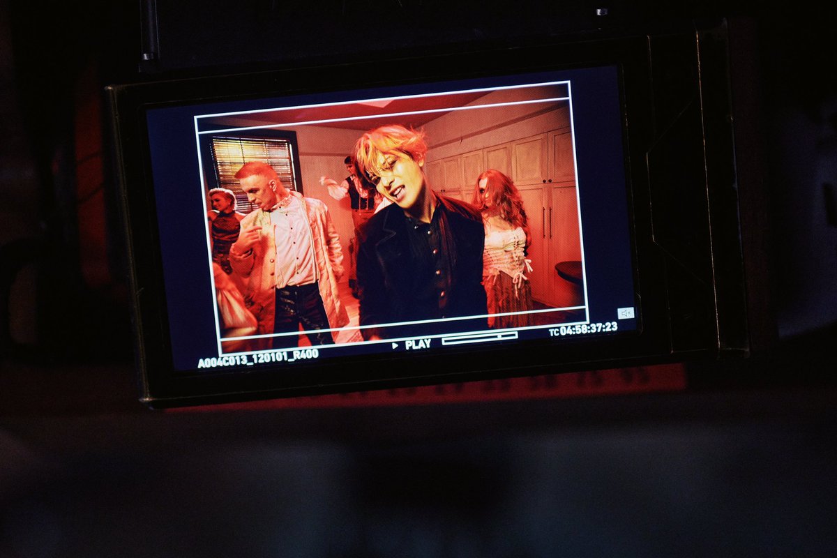 'henny' for Hennessy BTS Photo📸️ Directed & created by Jackson Wang @JacksonWang852 @Hennessy FULL VIDEO👇 youtu.be/1bpjOcv-DCw PLATFORM LINK👇 teamwang.lnk.to/henny