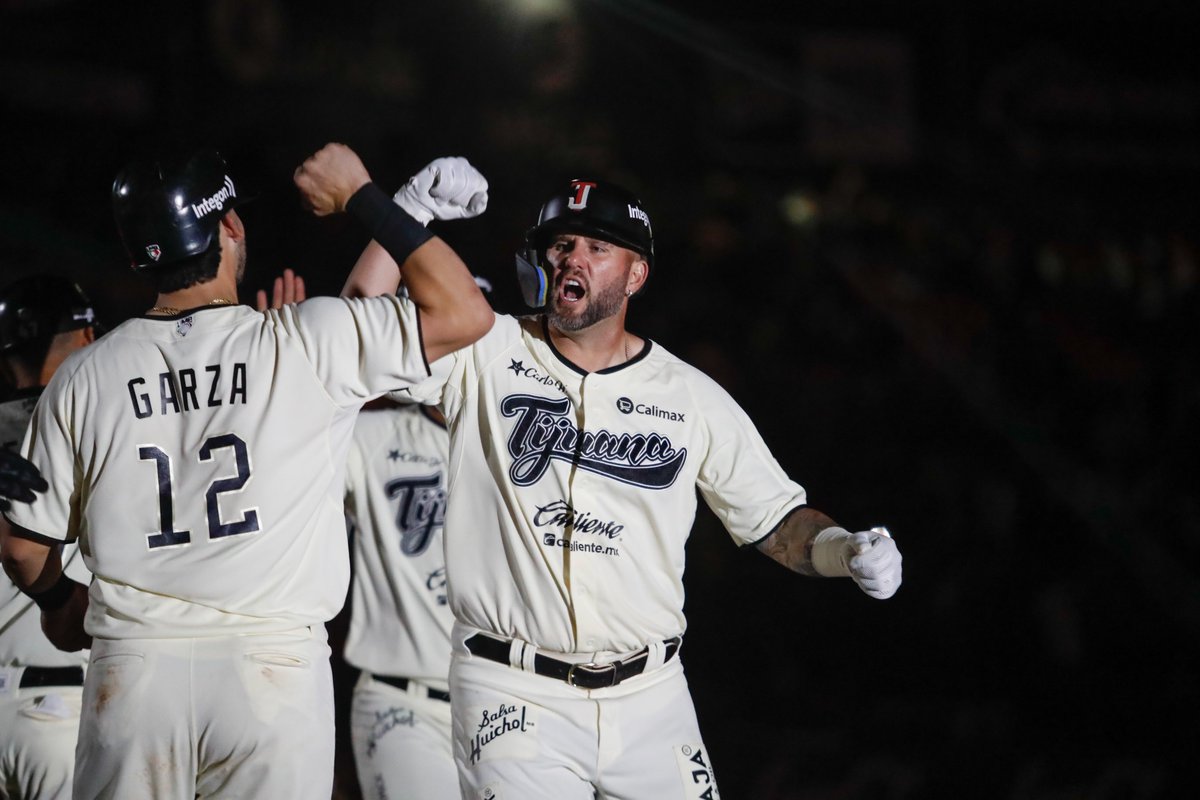 PRIMERA BLANQUEADA 💪 Par de rallys de cuatro carreras y sólidas actuaciones en la loma le dieron a nuestros Toros el triunfo para pegar primero en la serie. 🚂 AGS 0-8 🐃 Primeras nueve argollas para el pitcheo astado en la campaña. #TorosNews #TorosAquí #LMB